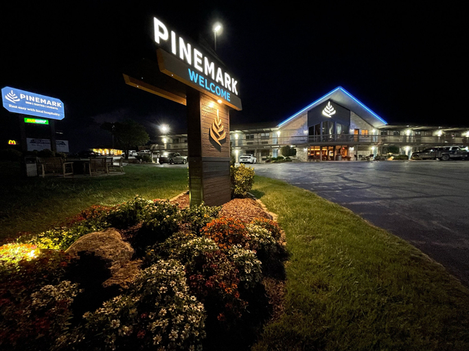 Exterior & Views 2, Pinemark Inn & Suites, Franklin