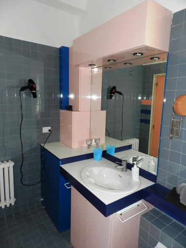 Bathroom 5, B&B Anter, Bari