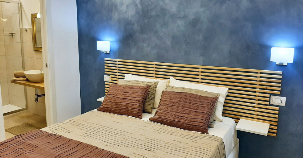 Bedroom 5, La Piccola Perla Rooms, Napoli