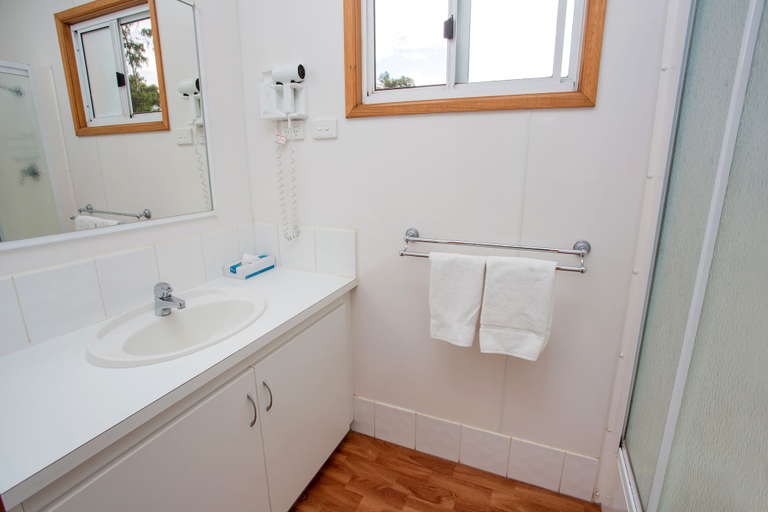 Bathroom 3, BIG4 Bendigo Park Lane Holiday Park, Gr. Bendigo - S'saye