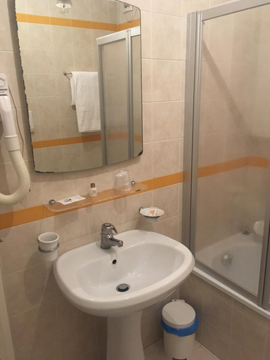 Bathroom 5, Hotel Belvedere, Belluno