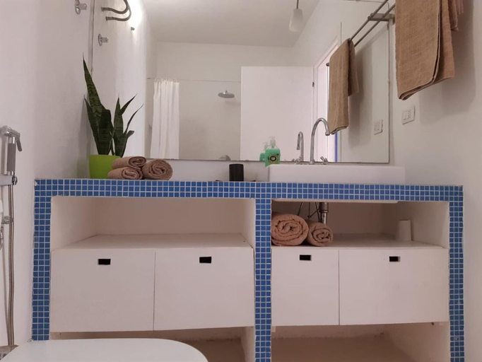 Bathroom 5, App Alex, Estoril Beach - Step Away From the sea Free Wifi