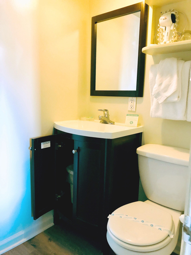 Bathroom 5, Bayfront Inn at the Waterfront, San Luis Obispo