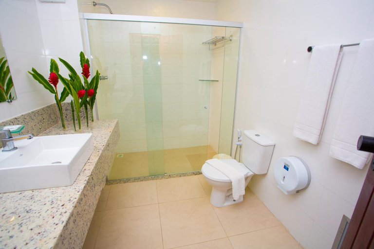Bathroom 5, Monte Pascoal Praia Hotel, Porto Seguro