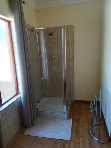 Bedroom 2, The Moon and Sixpence Garden Guest House, West Rand