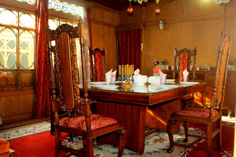Food & Drinks, Appollo eleven group of houseboats, Srinagar