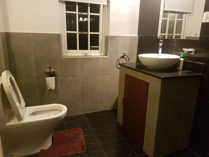 Bathroom 3, Cheltenham Cottage, Nuwara Eliya