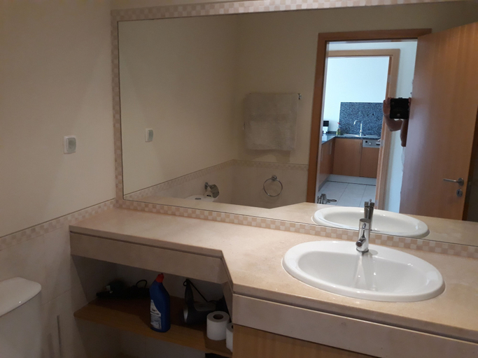 Bathroom 5, Remarkable 1-bed Apartment in Olhos de Água, Albufeira