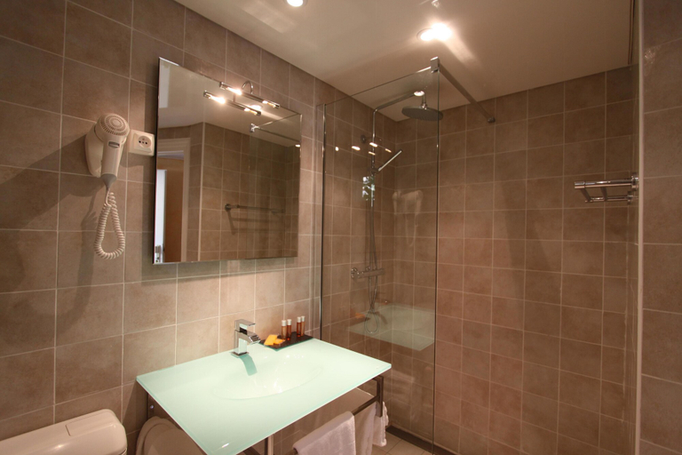 Bathroom 3, Le Domaine de l'Oriu, Corse-du-Sud
