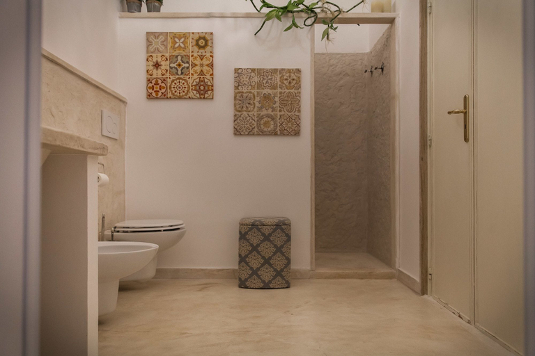 Bathroom 5, palazzinApulia, Brindisi