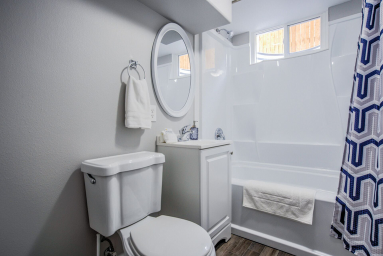 Bathroom 4, 4 Bedroom with Grill, El Paso