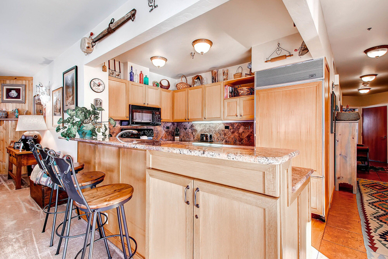 Food & Drinks, Centennial 2 Bedroom Condo Unit no. 10, Eagle