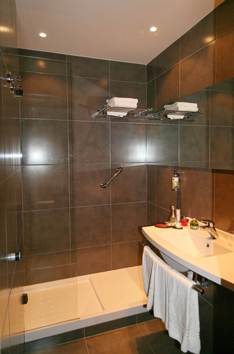 Bathroom 3, Logis Hôtel Nimotel, Gard