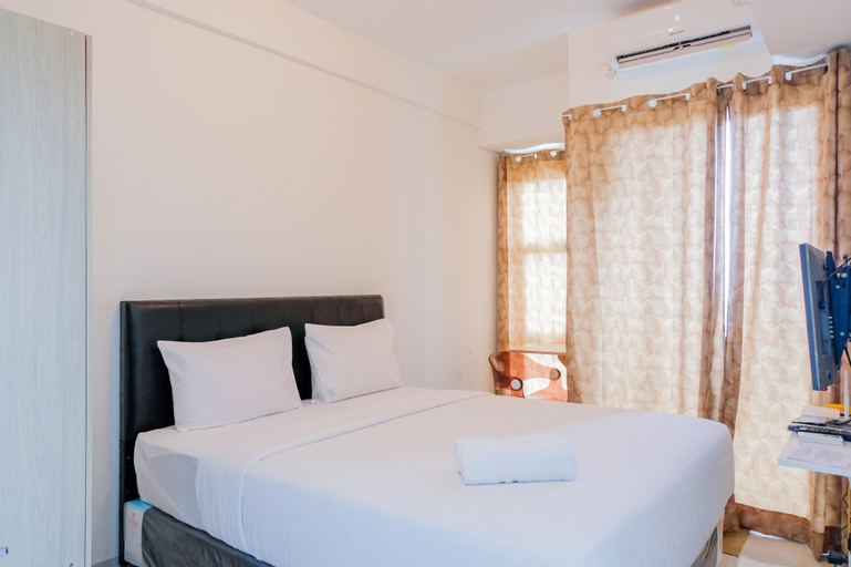 Spacious Studio Akasa Pure Living Apartment BSD By Travelio, South Tangerang