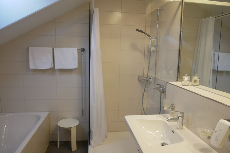Bathroom 3, Hotel Schwanen, Wil