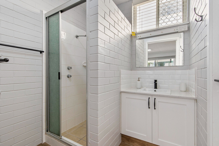Bathroom, Sea-Hi Beachside Apartment, Maroochy - Maroochydore