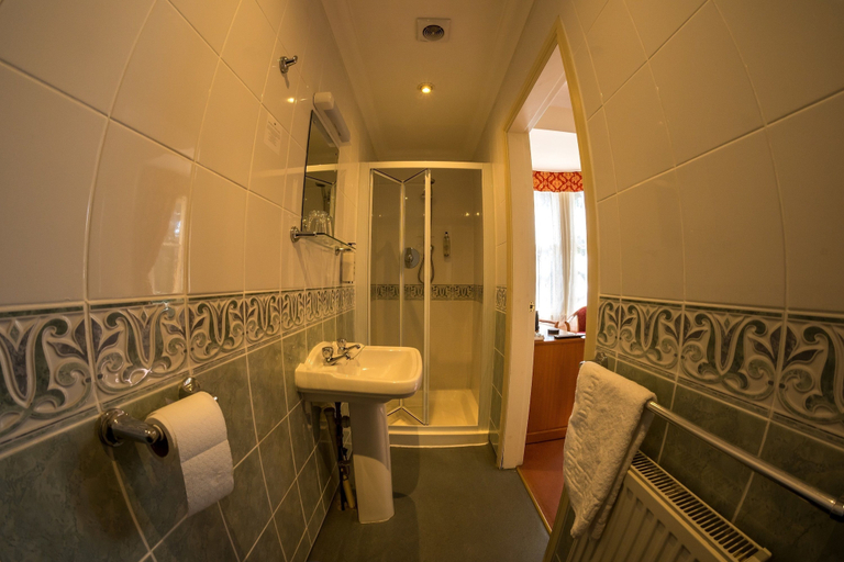 Bathroom 4, Farnley Tower Guesthouse, Durham