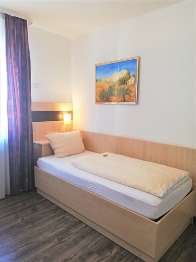 Bedroom 3, Hotel Central Heidelberg, Heidelberg