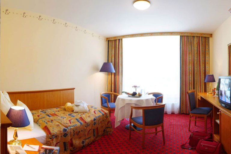 Bedroom 4, Thermal Resort Hotel Elisabethpark, Sankt Johann im Pongau