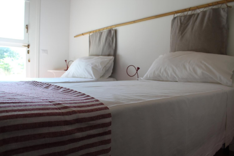 Bedroom 4, Agriturismo Bassarì, Macerata