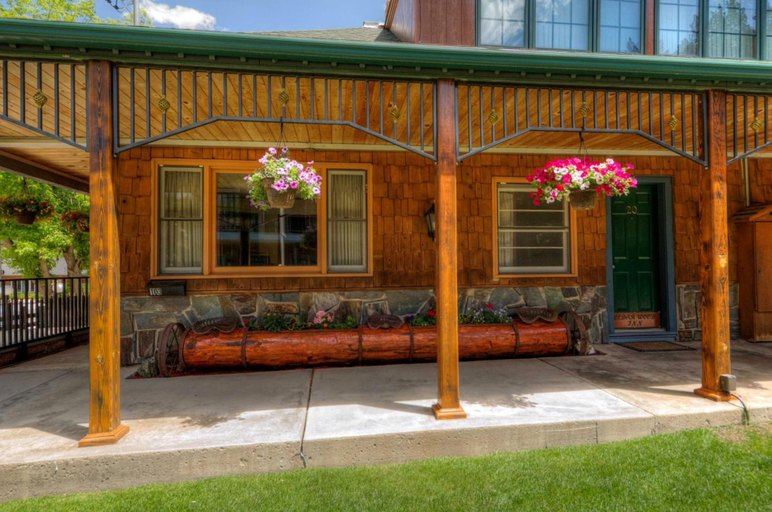 Exterior & Views 2, Cedar Wood Inn, Lawrence