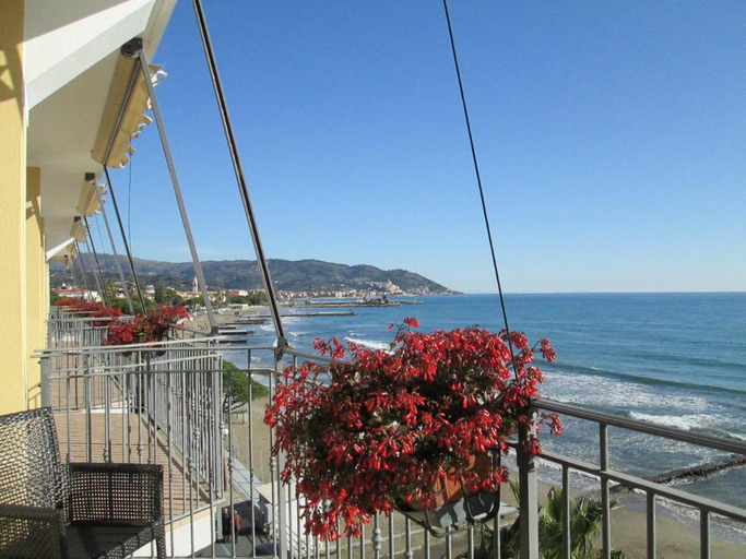 Exterior & Views 2, B&B Hotel Diano Marina Palace, Imperia