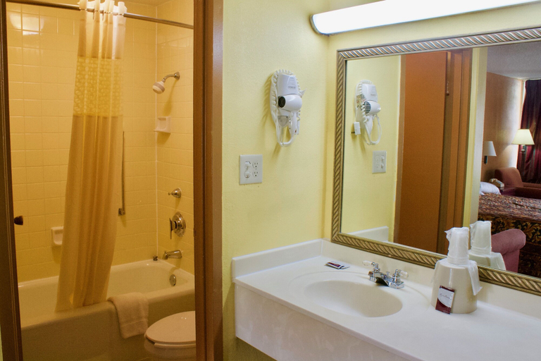 Bathroom 3, Rodeway Inn Monroe, Union