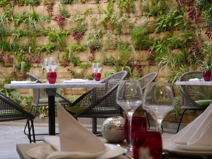 Food & Drinks 4, Radisson Serviced Apartments Antananarivo City Centre, Analamanga