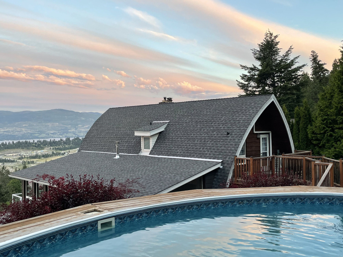 Sport & Beauty 4, Les Chambres Roses, Central Okanagan