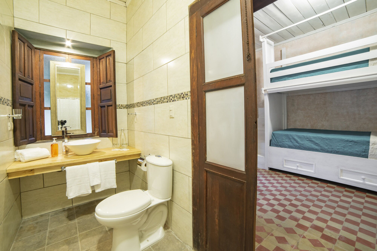 Bathroom 3, Palacio Chico 1948, Antigua Guatemala