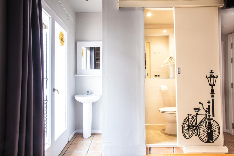 Bathroom 4, Ten Hostel, Baleares