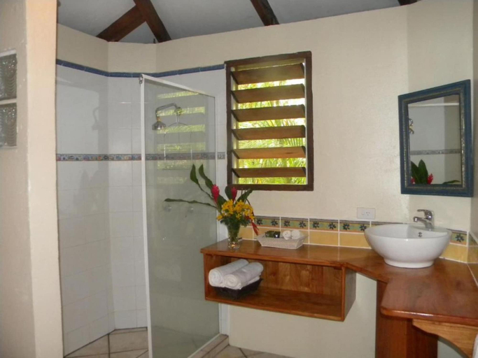 Bathroom 4, Hideaway Island Resort, Mele
