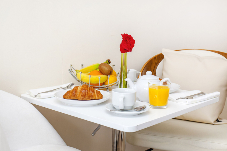 Food & Drinks 4, TH Serviced Apartment London, London