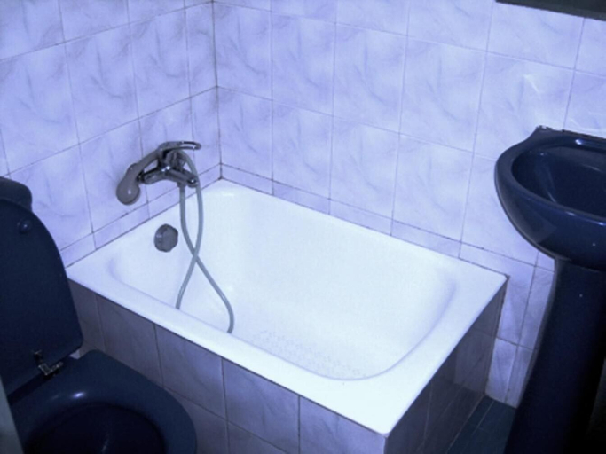 Bathroom 5, Hong Kong Co-living Space, Kowloon Youth Village, Kowloon
