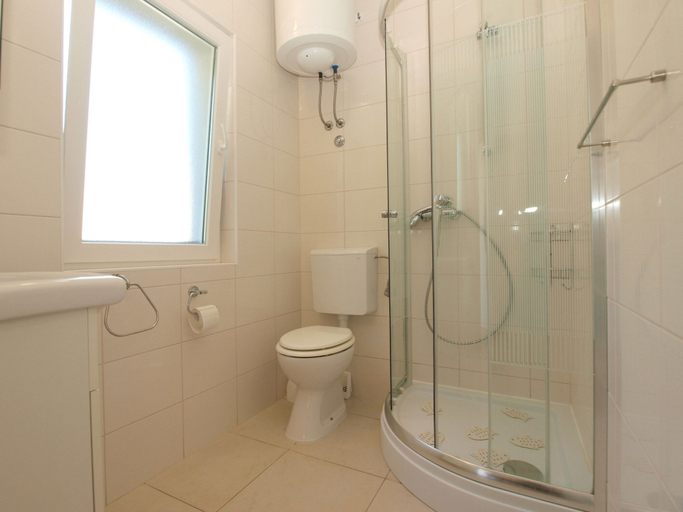 Bathroom 3, Apartment 1215, Premantura