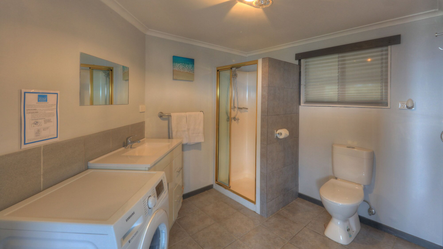 Bathroom, Discover Bruny Island Holiday Accommodation, Kingborough
