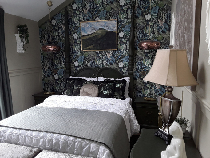 Bedroom 2, Ballybur lodge Mews 1