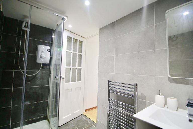 Bathroom 2, StayHere 2, Leeds