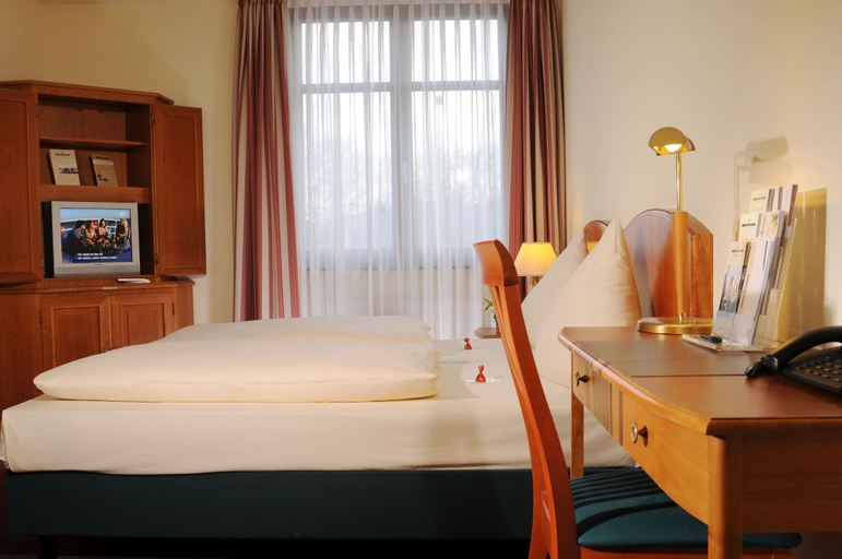 Bedroom 3, Trip Inn Bristol Hotel, Mainz
