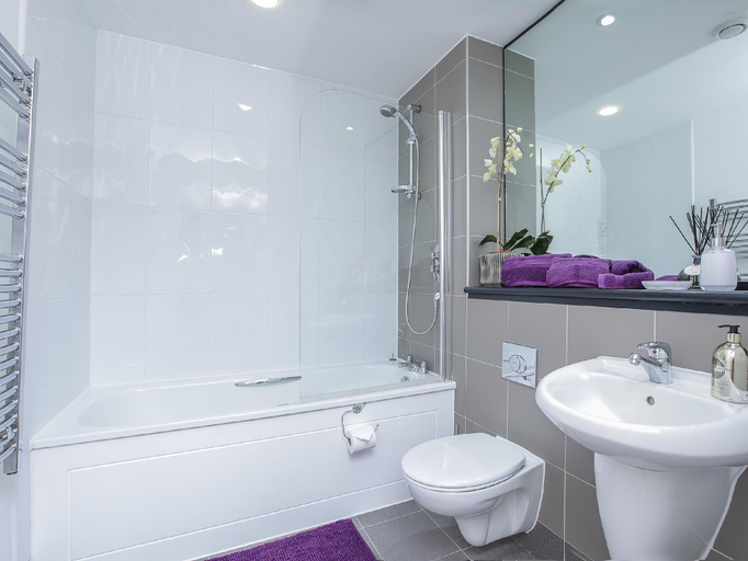 Bathroom 2, Central Leeds Penthouse, Leeds