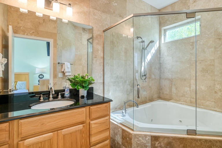 Bathroom 4, Pelicans Point, Saint Johns