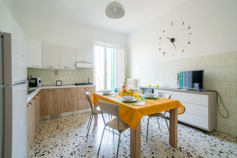 Others 5, Casa Maria, Bari