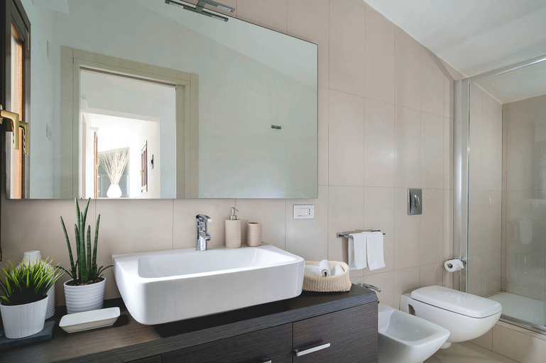 Bathroom 4, Nettuno, Palermo