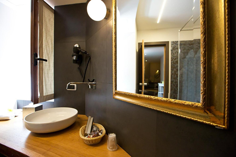 Bathroom 4, Hotel Tiro a Volo, Napoli