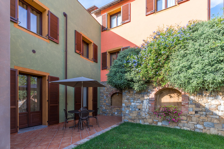 Exterior & Views 1