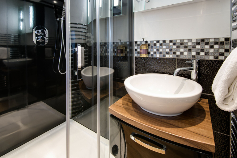 Bathroom 4, Gill Cottage, Cumbria