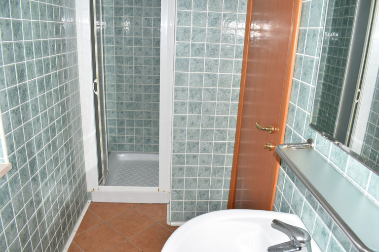 Bathroom 4, Centro Turistico San Nicola, Foggia