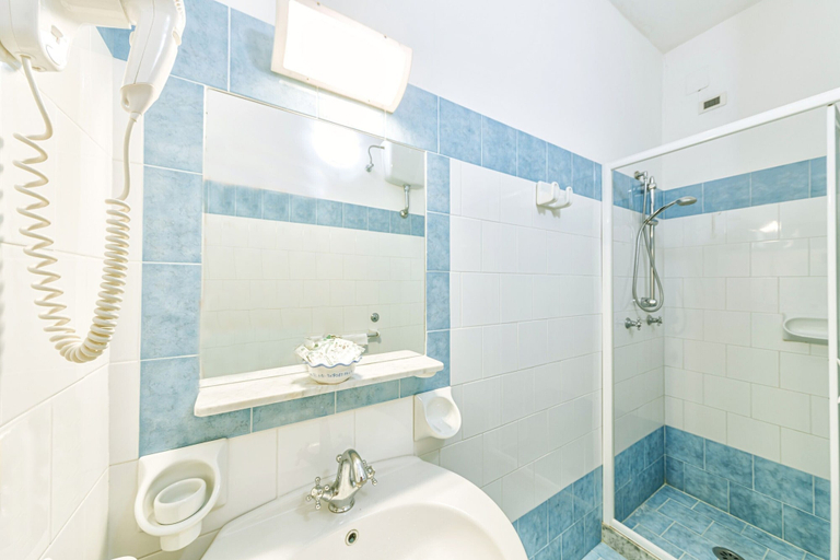 Bathroom 5, Hotel Galidon Thermal & Wellness Park, Napoli