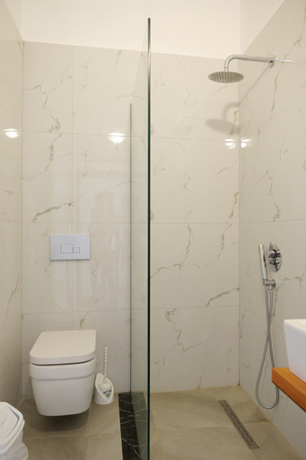Bathroom 3, Bella Vista Hotel, Sarandës