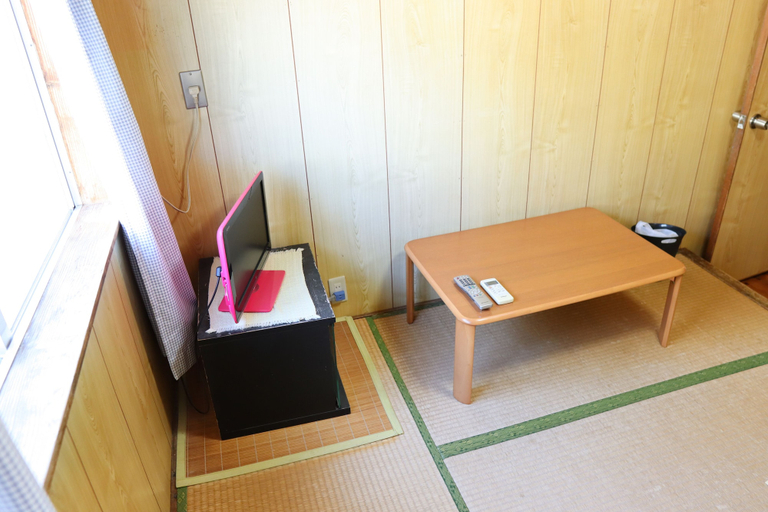 Others 4, Minshuku Robinson, Zamami
